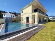 Luxuosa Moradia V3 com piscina Infinita ZIno Casa Branca