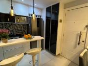 Luxuoso 2qts todo decorado no Caminhos da Barra. Entrar...