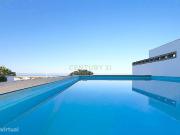 Luxuoso apartamento T2 com piscina e vista rio em Lisboa