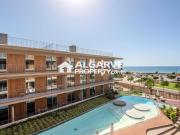 Luxuoso apartamento T2 novo em frente à Praia de...