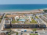 Luxuoso apartamento T2 novo em frente à Praia de...