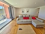 Luxuoso T3 com jardins exuberantes, piscina, dois...