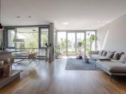 Luxuriös ausgestattete Wohnung mit Blick auf Main und...