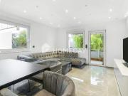 Luxuriös und komplett möbliert: Hochwertige 4 Zimmer... Luxuriös und komplett möbliert: Hochwertige 4 Zimmer...