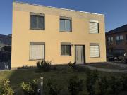 Luxuriöse 4 Raumwohnung mit Garten in einer Villa