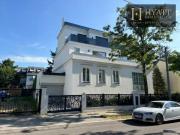 Luxuriöse 7 Zimmer Villa zu verkaufen in Hietzing,...