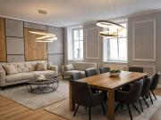 Luxuriöse 8 Zimmer Wohnung mit Pool, Sauna, Garten und...