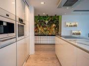 Luxuriöse Drei Zimmer Wohnung mit Balkon in S Sonnenberg