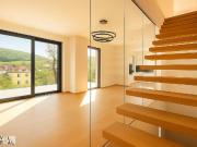 Luxuriöse Stadtvilla in den historischen Hameau Hills!...