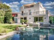 Luxuriöse Villa, 5 Schlafzimmer, zu verkaufen in Via...