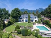 Luxuriöses Haus mit Blick auf den See