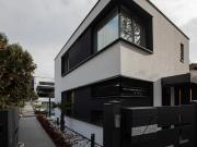Luxuriöses, modernes Haus im Kleingarten auf 3 Ebenen