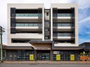 LUXURIOUS 1 BEDROOM APARTMENT + COURTYARD