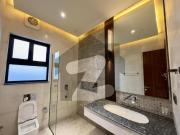Luxurious 1 Kanal Designer With Modern Elevation House...