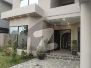 Luxurious 1 Kanal Park Facing Bungalow for Rent Royal...