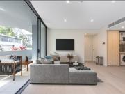 Luxurious 1br large outdoor area, parking + storage