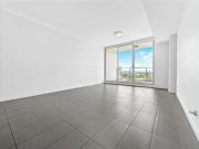 Luxurious 2 Bed Apartment in Resort Style Complex – Walk...