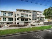 Luxurious 2 Bedroom Apartment in Prime Location!