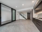 Luxurious 2 Bedroom Loft with Iconic Harbour Bridge...