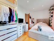 Luxurious 3 Bedroom Apartment in Canary Wharf, E14