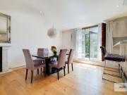 Luxurious 3 Bedroom Apartment in Canary Wharf, E14