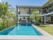 Luxurious 3 Bedroom House with Pool & Expansive Lot in...