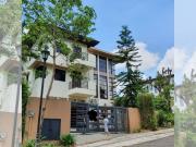 LUXURIOUS 3 STOREY, 5 BEDROOM HOUSE WITH BALCONY FOR...