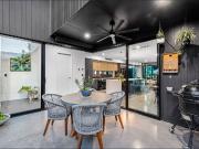 Luxurious 4 Bedroom close to waterfront