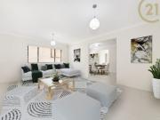 Luxurious 4 Bedroom Family Home in Blue Ribbon Location!