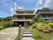 Luxurious 4 Bedroom Home with Mountain View Balconies in...