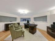 Luxurious 5 bedroom family home, presented to a very...