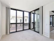 LUXURIOUS AND SPACIOUS MODERN APARTMENT