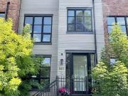 Luxurious and spacious townhome in a strategic location...