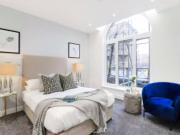 Luxurious Apartment with Balcony