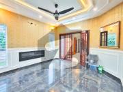 Luxurious Corner 10 Marla Brand New House For Sale...