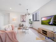 Luxurious Courtyard Apartment at ONE The Waterfront...