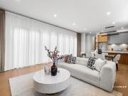 Luxurious Doncaster East Townhome with Dual School...
