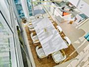 Luxurious dual level residence in Elizabeth Bay...