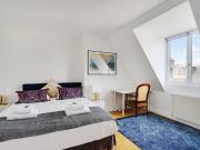 Luxurious Duplex Apartment with Prime Location near Arc...