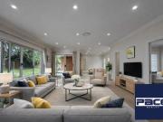 Luxurious Family House with pool and tennis court for Lease!