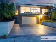 Luxurious Family Living in Burwood East