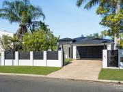 Luxurious Family Oasis & Ultimate Entertainer!