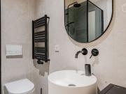 Luxurious & fully equipped Apartment in Prime Location,...