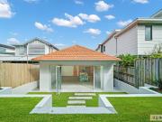 Luxurious Fully Refurbished 4 Bedroom Home Moments from Bond