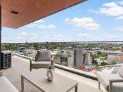 LUXURIOUS LARGE APARTMENT IN CAULFIELD SOUTH 3 BEDROOMS...