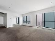 Luxurious Light Filled Apartment – Regency Towers, Level 30