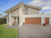 Luxurious Living at The Vintage!