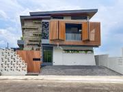 Luxurious Modern House and Lot with Superb Overlooking...