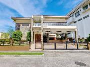 Luxurious Move In Ready Home with Swimming Pool in...