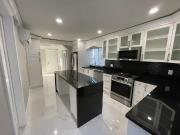 Luxurious New Bright 4 bedroom Suite